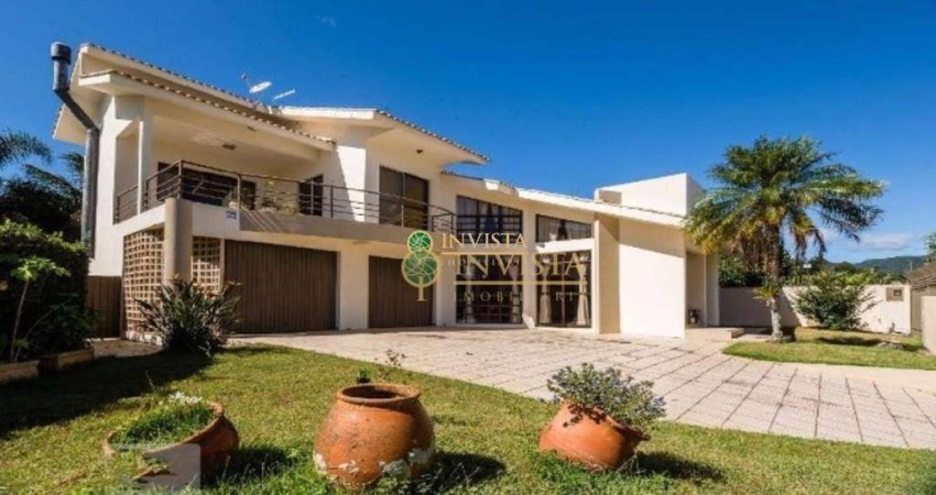 À venda | 323 m², Área gourmet com piscina e churrasqueira, 5 quartos e hidromassagem - Itacorubi, em Florianópolis.