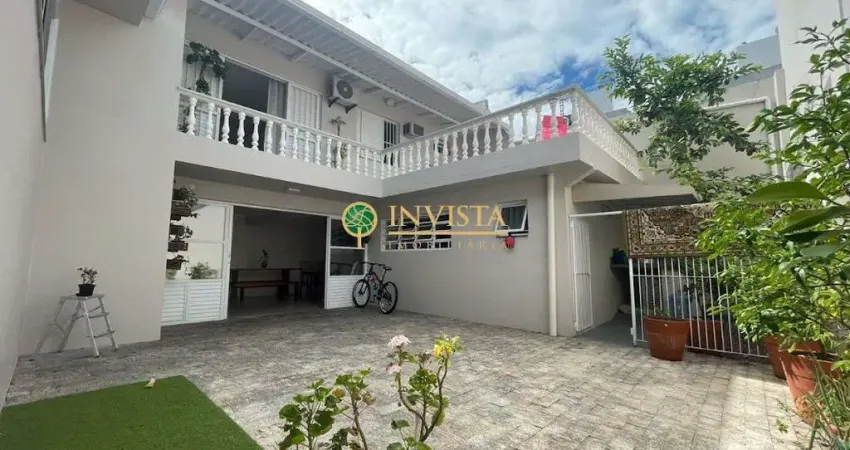 À venda | 231 m², Semi mobiliado, Terraço privativo, 4 quartos e 3 vagas - Canto, em Florianópolis.