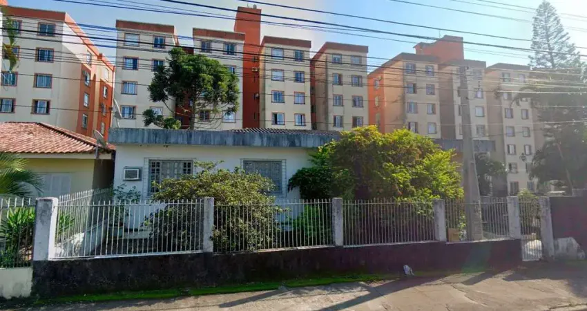 À venda | 247 m², Semi mobiliada, 5 quartos, amplo quintal e 2 vagas - Bairro Ipiranga, São José.
