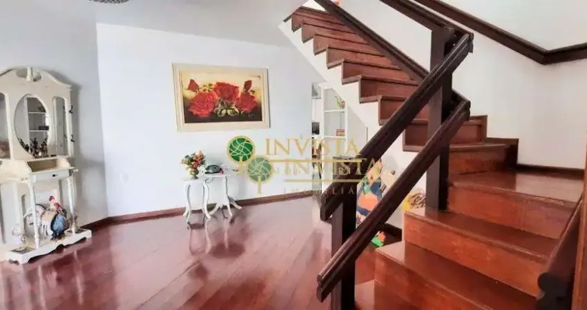 À venda | 2 pavimentos, 259 m², Terraço, 5 quartos e Edícula - Estreito, em Florianópolis.
