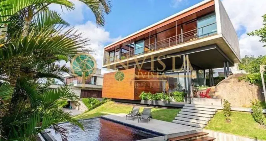 Casa à venda com 3 quartos, 360 m² com vista mar, piscina com área churrasqueira e 2 vagas - cacupé, em florianópolis.