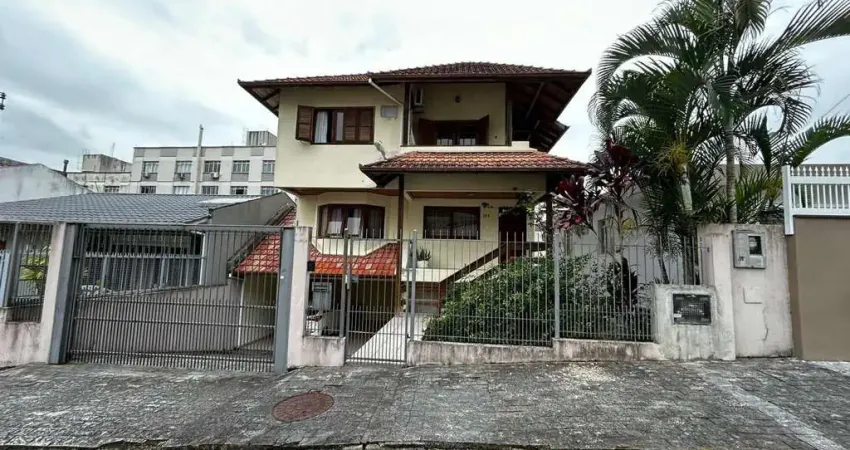 Casa com 4 dormitórios à venda, 320 m² por r$ 1.690.000,00 - trindade - florianópolis/sc