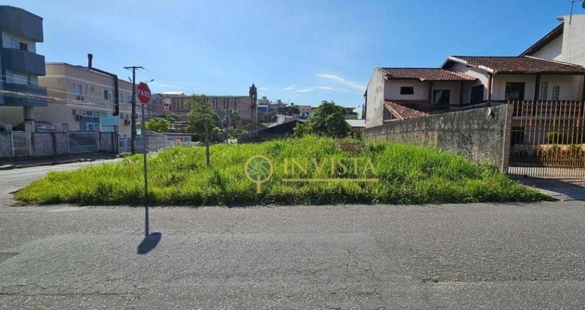 À venda | Terreno de esquina com 317 m² - Serraria, em São José.