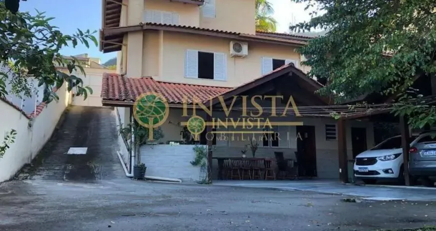 À venda | 235 m², Área gourmet, edícula, 5 quartos e 10 vagas de garagem - Trindade, em Florianópolis.