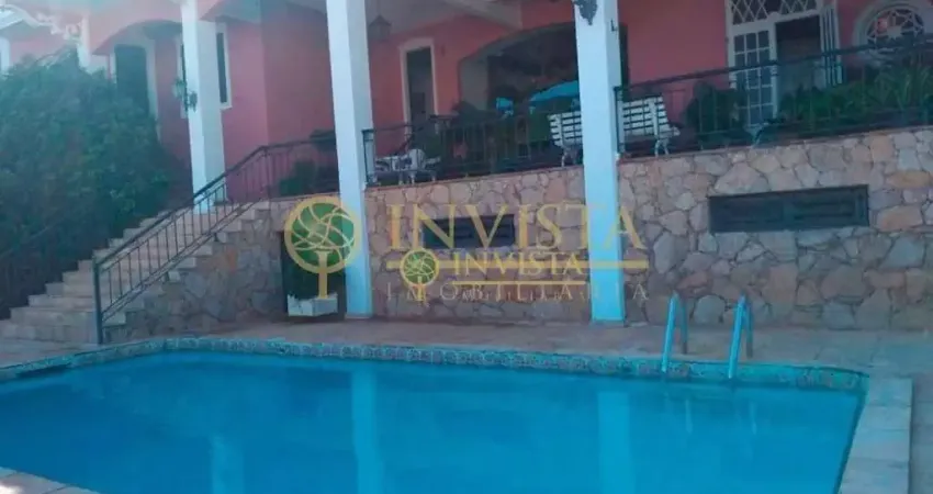 Casa com 4 quartos à venda no centro de florianópolis, piscina privativa, churrasqueira e 4 vagas - próximo à av. beira mar norte.