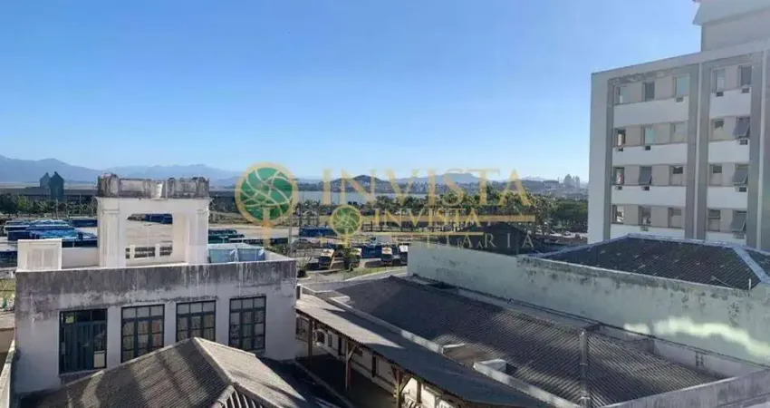 Prédio Comercial com 6 pavimentos e vista mar à venda no Centro de Florianópolis.