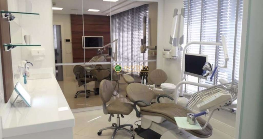 Sala Comercial à venda com 1 vaga à venda no Centro de Florianópolis.