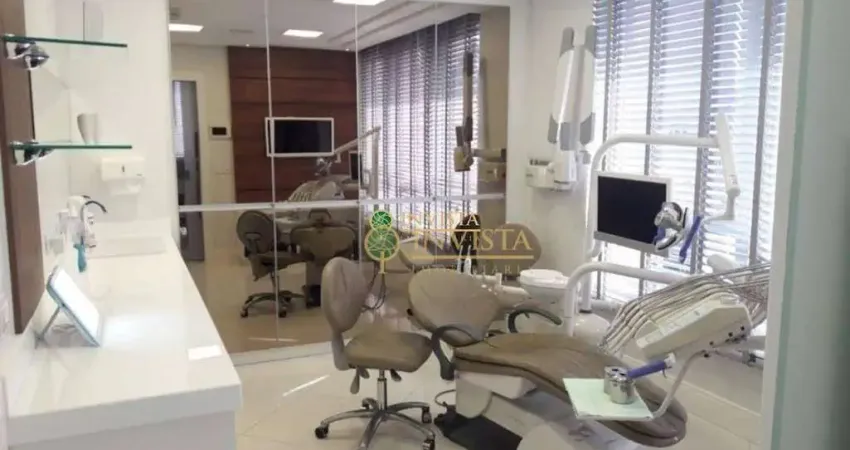 Sala comercial à venda com 1 vaga à venda no centro de florianópolis.