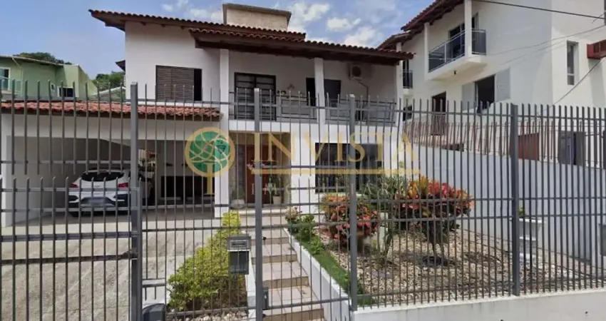 À venda | 197 m², 2 pavimentos, sacada, 4 quartos, churrasqueira, 2 vagas de garagem - centro de florianópolis