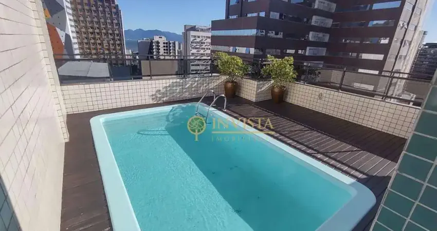 Duplex, vista mar, piscina privativa, 3 suítes e 3 vagas no centro de florianópolis.