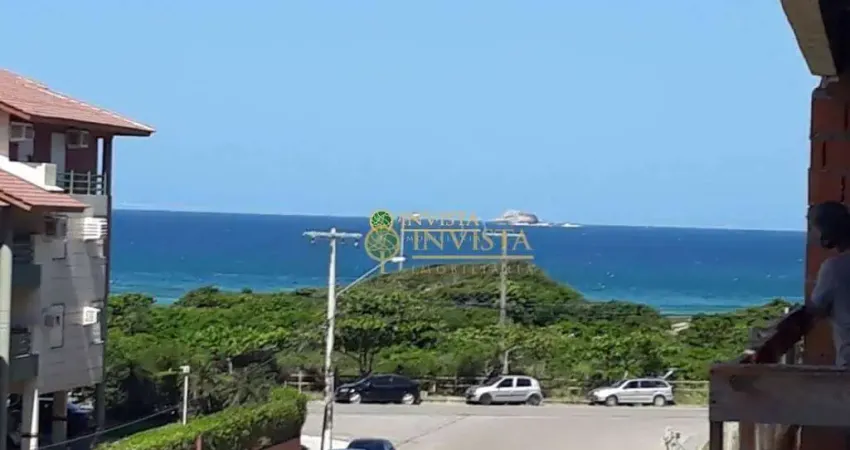 Apartamento com 130m², vista mar, sacada com churrasqueira, 3 quartos e 2 vagas de garagem.