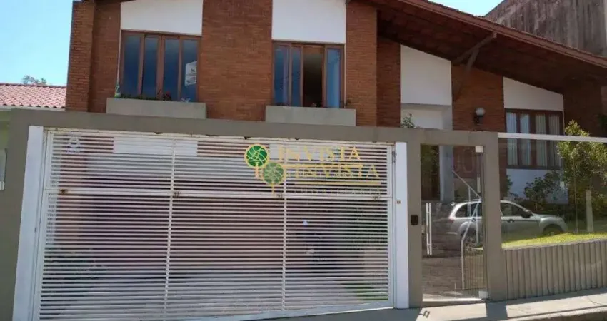 4 quartos, sendo 2 suítes, quintal amplo e 4 vagas no itaguaçu - á venda em florianópolis