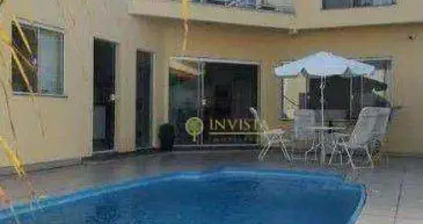 À venda | 274 m² privativos, churrasqueira, piscina e terraço — 4 quartos, 4 vagas — Próxima ao Estádio da Ressacada, no Carianos, Florianópolis.
