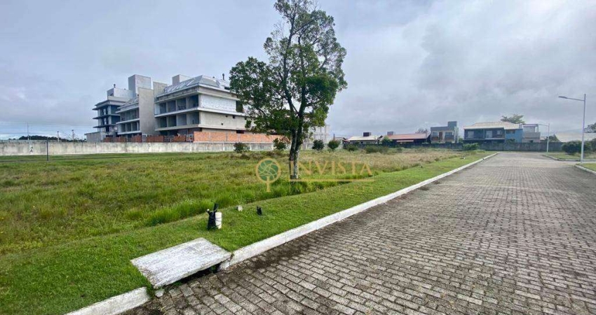 Terreno em condomínio fechado com 707m² no Campeche.