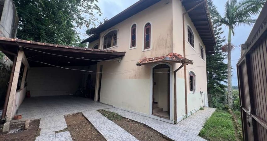 À venda | 4 quartos sendo 2 suítes e 2 vagas de garagem - Saco dos Limões, em Florianópolis.