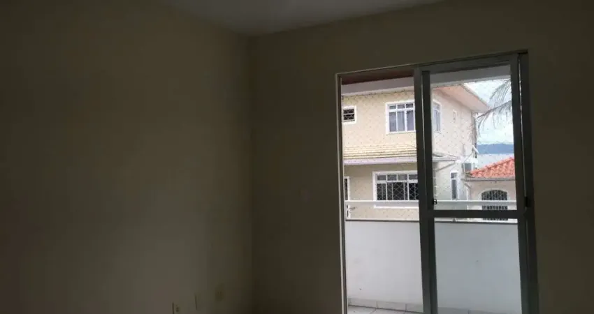 Próximo ao Ginásio Municipal Picadas do Sul, com 2 quartos, sacada e 1 vaga