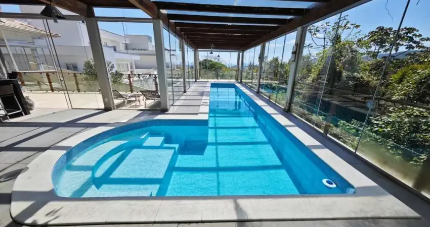 À venda | 298 m², condomínio fechado, alto padrão, 4 quartos, espaço gourmet com piscina e vista mar - córrego grande, em florianópolis.