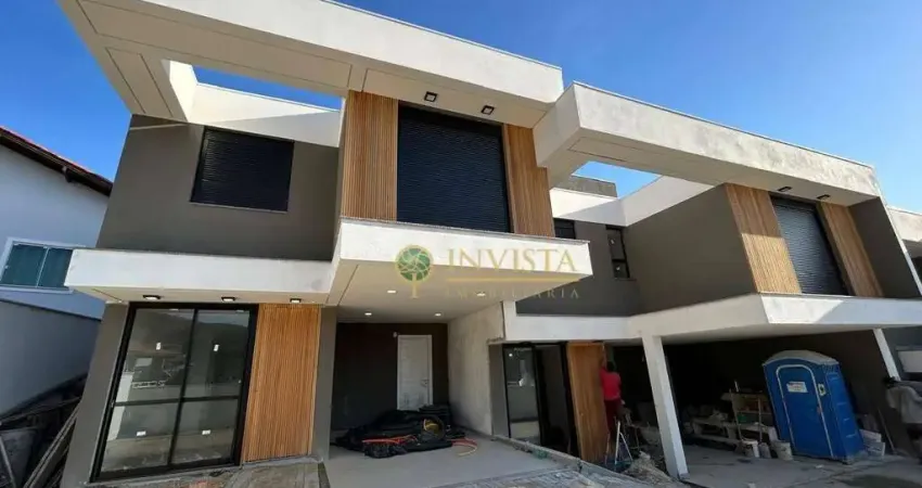 Casa de 2 pavimentos com 3 suítes em Santo Antônio de Lisboa.