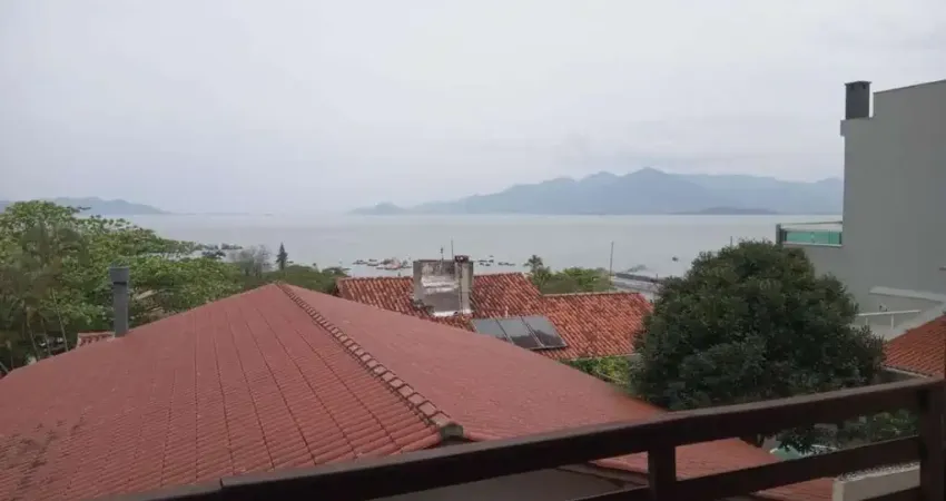 Casa com piscina, vista mar e 3 quartos à venda no bairro Itaguaçu.