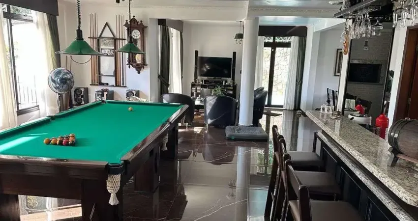 3 quartos, hidromassagem, piscina privativa e churrasqueira à venda no Estreito em Florianópolis.
