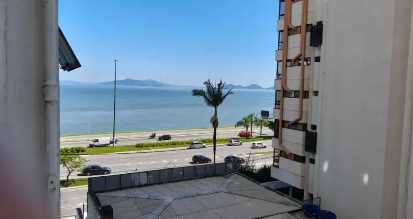À venda | 104 m², Vista Mar, 3 quartos, 1 vaga livre - Centro, próximo ao Colégio Catarinense, em Florianópolis.