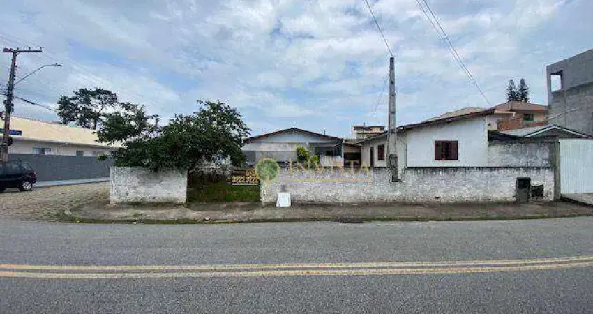 Casa residencial com 2 quartos localizada próximo ao Estádio Orlando Scarpelli.