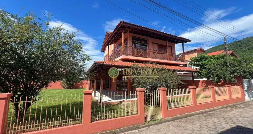 À venda | 220 m², 3 quartos (1 suíte) e 4 vagas - praia da armação, em florianópolis.