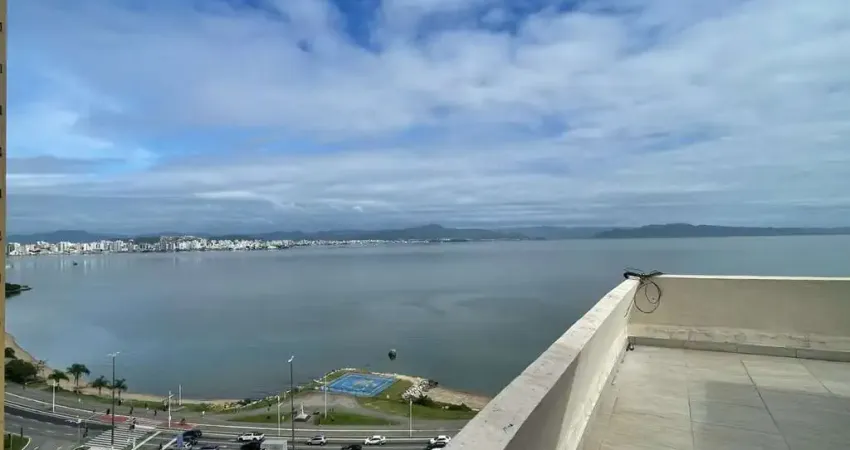 Duplex com terraço e vista mar, 2 suítes e 4 vagas à venda ao lado do beiramar shopping.