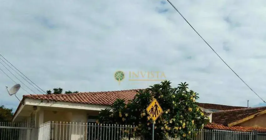 À venda | 216m² 6 quartos, 3 vagas e amplo quintal no bairro Ipiranga - À venda em São José.