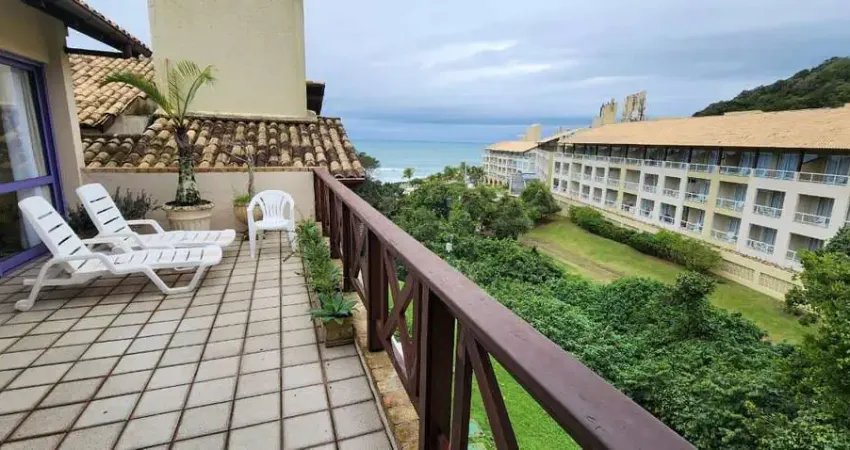 Sacada ampla com churrasqueira e vista mar, ático com hidromassagem, 4 quartos e lazer completo à venda no Costão do Santinho.