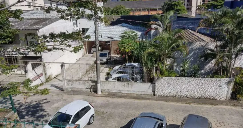 Terreno com viabilidade comercial e residencial, com 423m² à venda no centro próximo ao beiramar shooping