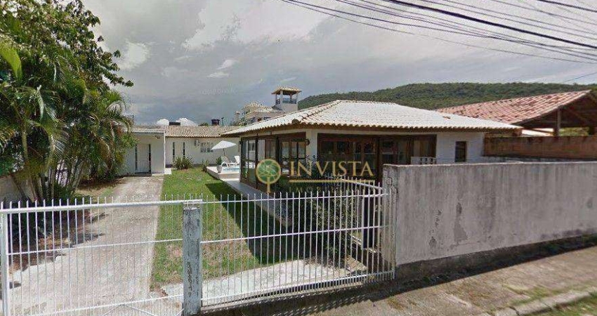 Área de churrasqueira com piscina, 2 quartos e 2 vagas à venda no Campeche.