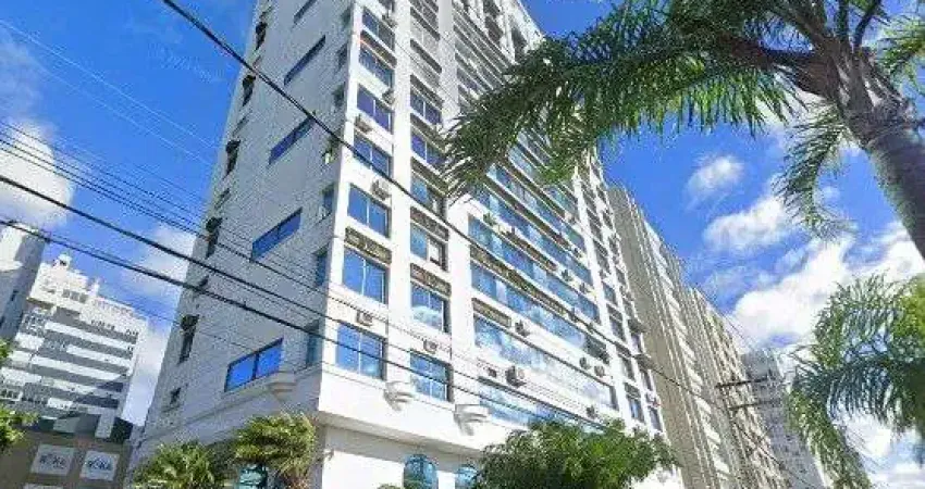 À venda | Vista permanente para o Mar, 2 quartos, andar alto e 1 vaga - Beira Mar, em Florianópolis.
