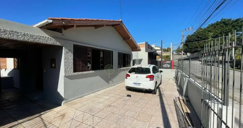 À venda | 230 m² construídos, 2 quartos, edícula e 3 vagas de garagem - estreito, em florianópolis.