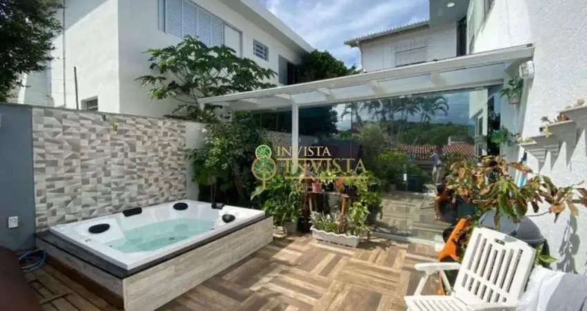 À venda na Agronômica! Varanda Gourmet com churrasqueira, hidromassagem, 7 quartos e 2 vagas de garagem.