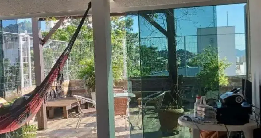 À venda | terraço privativo, 3 quartos e 1 vaga - próximo à ufsc, na carvoeira.