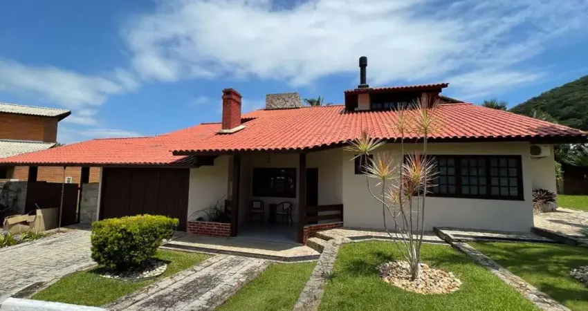 À venda | 226 m², condomínio fechado, 3 quartos e espaço gourmet com churrasqueira - sambaqui, em florianópolis.