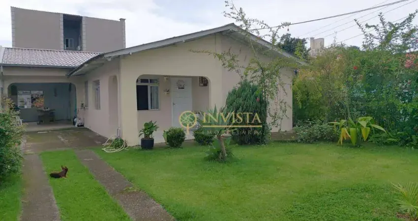 Casa com 201m², com 3 quartos e área de churrasqueira à venda na Fazendo Santo Antônio em São José.
