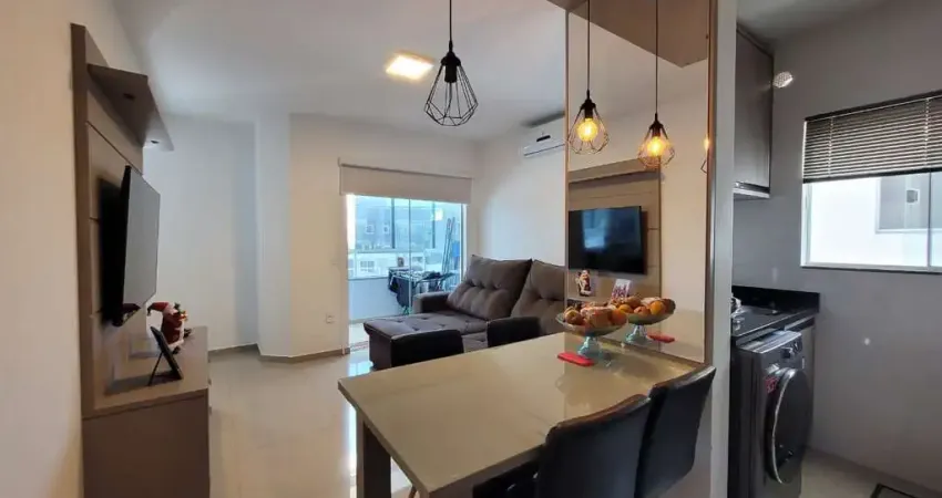 À venda | 59 m², semi mobiliado, sacada com churrasqueira, 2 quartos e 1 vaga - palhoça/sc.