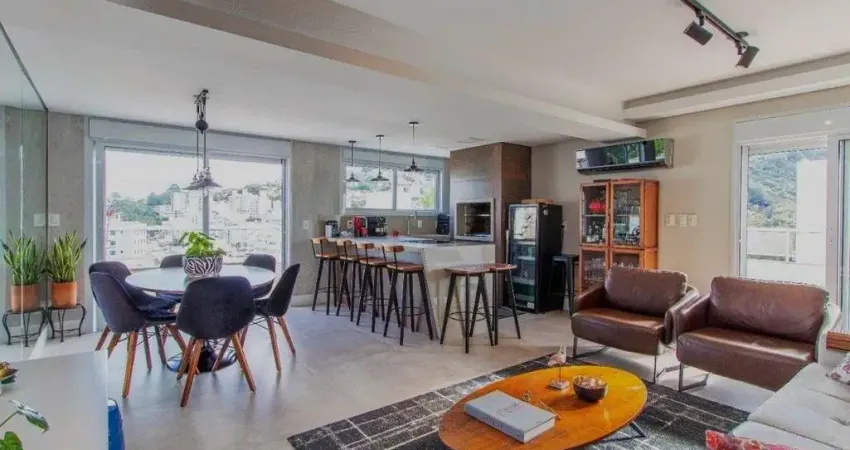 Duplex semi mobiliado, espaço gourmet com terraço privativo, 4 quartos e 3 vagas à venda na Trindade