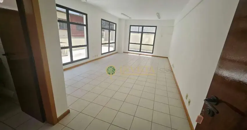 Sala comercial com 1 vaga à venda no Centro de Florianópolis.