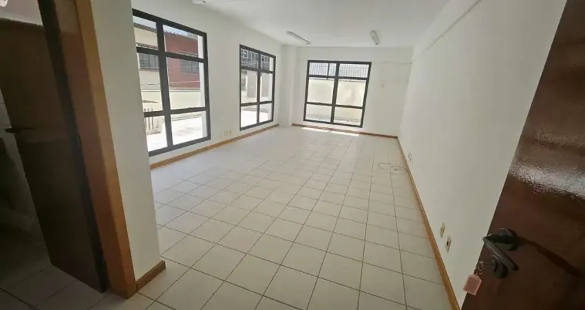 Sala comercial com 1 vaga à venda no Centro de Florianópolis.