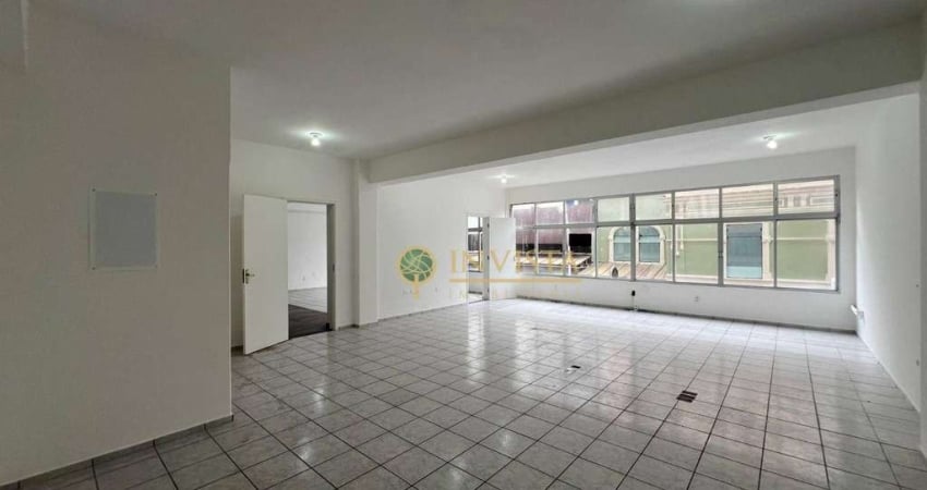 Sala comercial com 440m² e 1 vaga para locação no Centro de Florianópolis.
