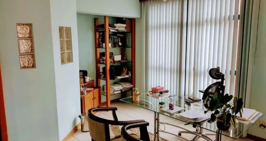 Sala comercial com 57m² e 1 vaga à venda no Centro de Florianópolis.