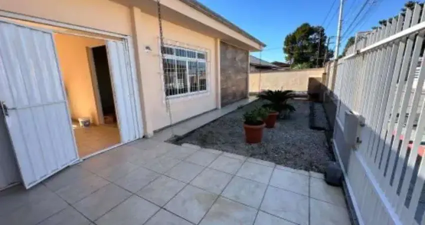 Casa com terraço, churrasqueira, 2 quartos e 4 vagas  - À venda no bairro Ipiranga.