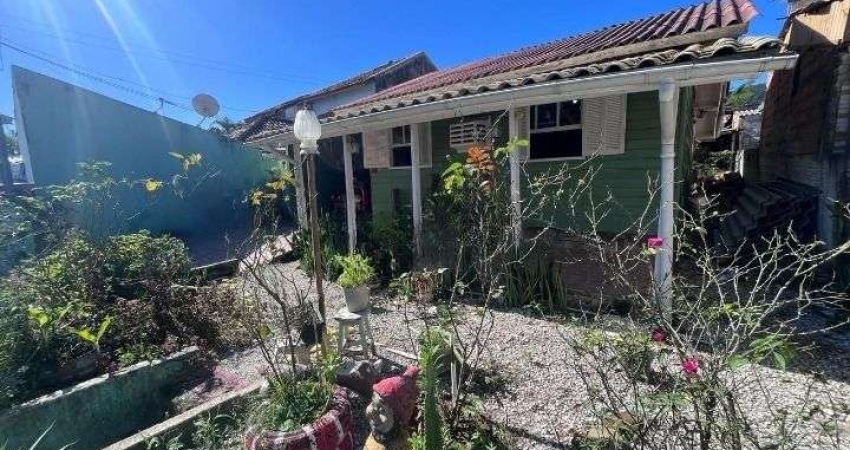 À venda | Casa com 2 quartos e 90 m² de área construída - Praia do Campeche, em Florianópolis.