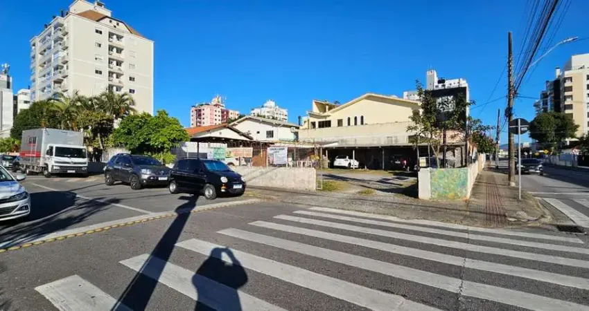 À venda | terreno com 540 m² e viabilidade para 5 pavimentos - balneário do estreito, em florianópolis.