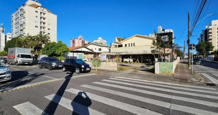 À venda | terreno com 540 m² e viabilidade para 5 pavimentos - balneário do estreito, em florianópolis.