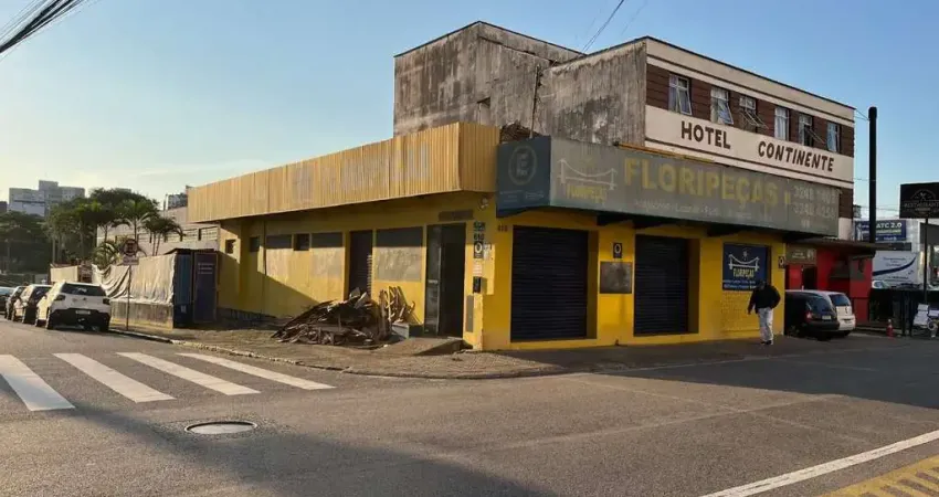 Loja comercial de esquina, 924m² - à venda na rua santos saraiva - estreito / florianópolis.