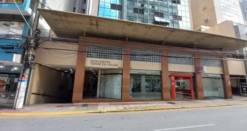 À venda | Sala comercial com 48m² privativos - Em frente ao Lira Tênis Clube, em Florianópolis.